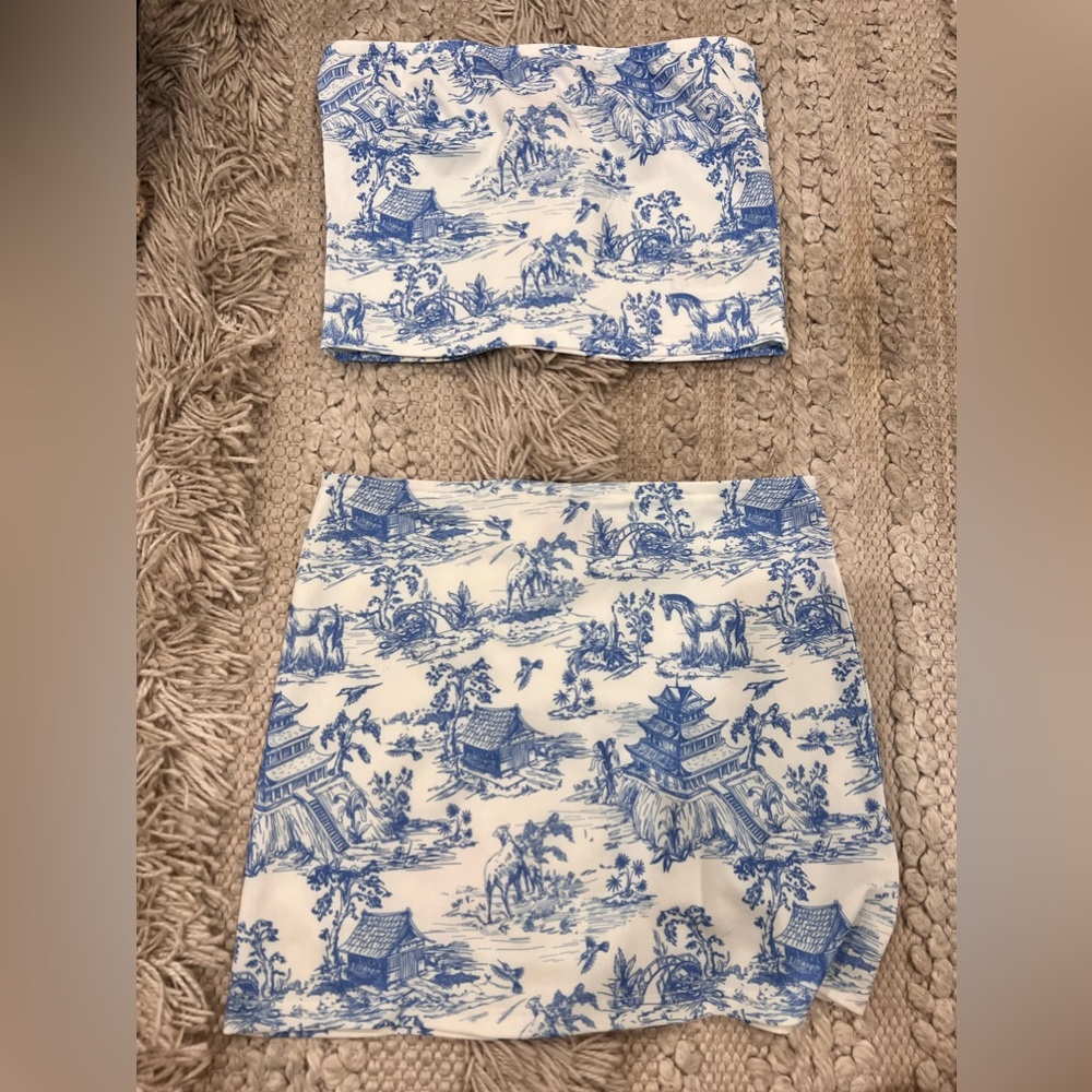 BRAND NEW edikted blue and white pattern set size extra small